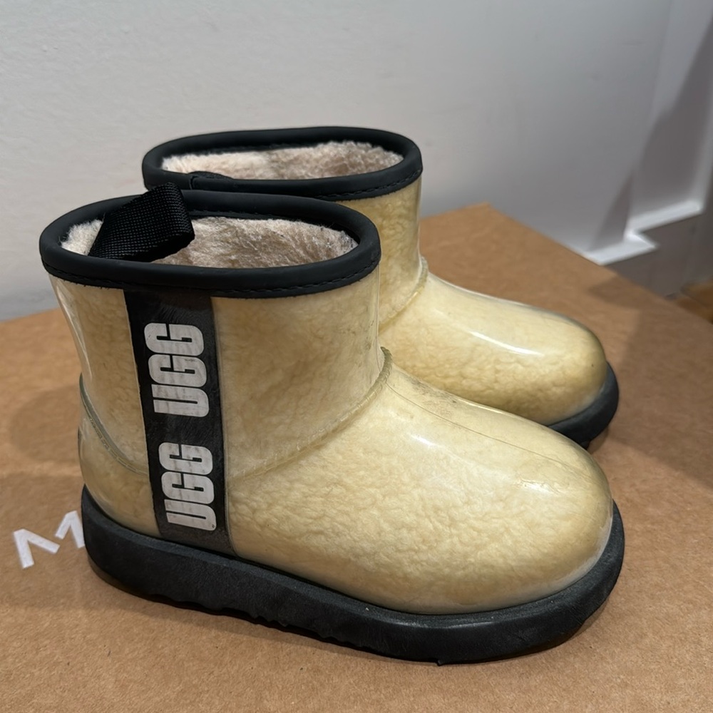 Uggs toddler girls boots size 11